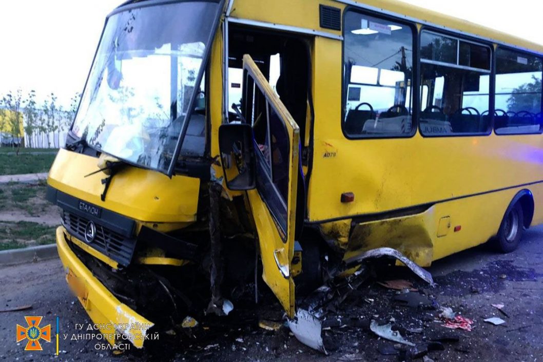 Одна людина загинула, четверо постраждалих: на Дніпропетровщині сталася смертельна аварія - рис. 5