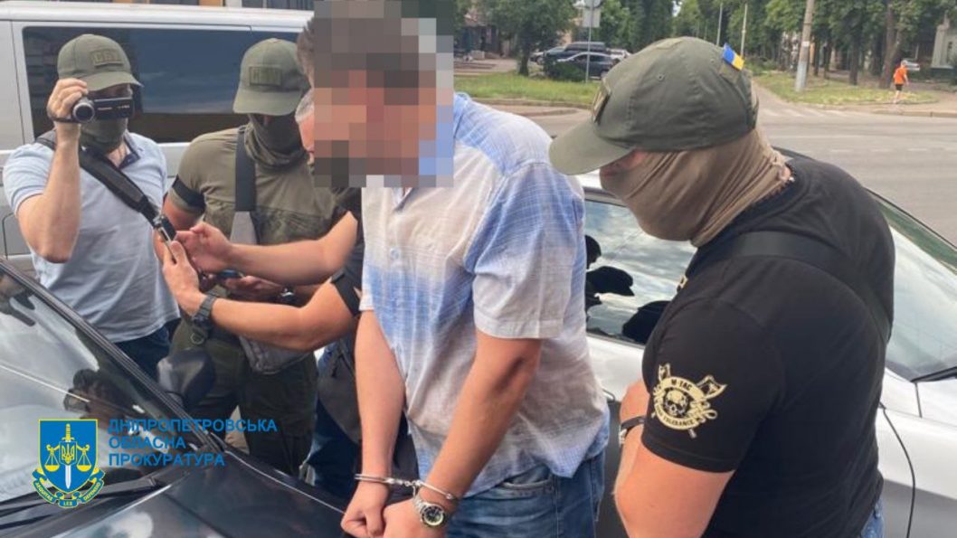 Передавал оккупантам данные о военных объектах: в Кривом Роге задержали корректировщика - рис. 1