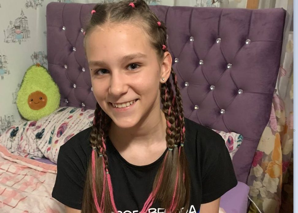 12-річна дніпрянка плете коси, аби допомогти ЗСУ - рис. 1