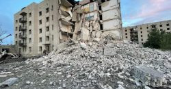 Окупанти нанесли ракетний удар по багатоповерхівці на Донеччині: три десятки людей під завалами - рис. 11