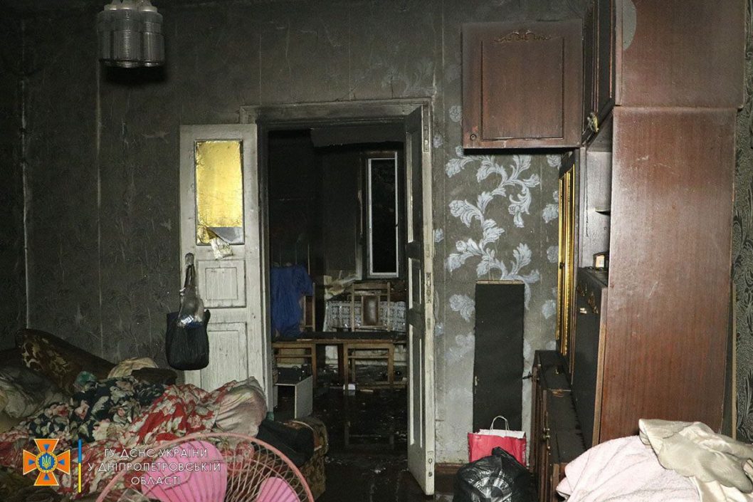 В Днепре произошел пожар в жилом доме: пострадали два человека - рис. 5