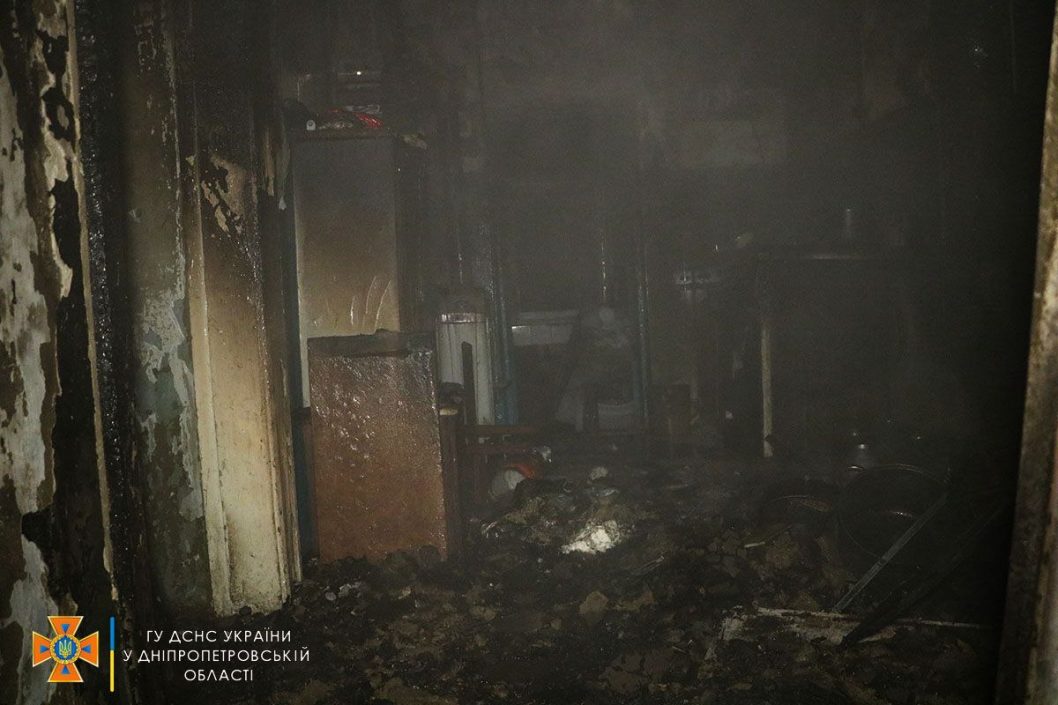 В Днепре произошел пожар в жилом доме: пострадали два человека - рис. 4