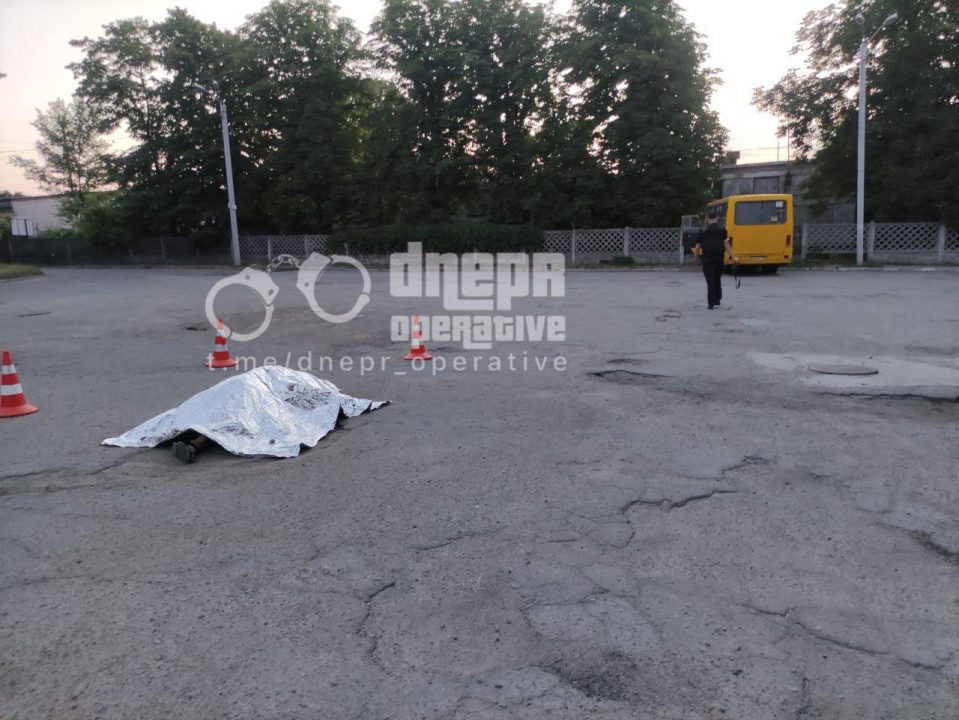 В Днепре водитель на большой скорости выпал из автобуса: мужчина погиб на месте - рис. 2
