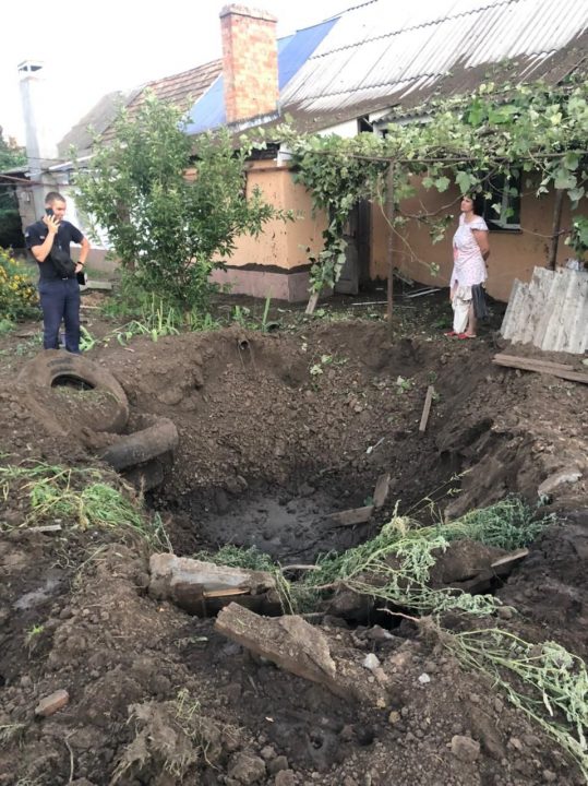 Поврежденные дома, школа и детский сад: глава Никопольской РВА показал последствия ночного обстрела оккупантов - рис. 3