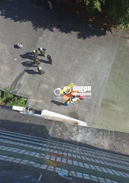 У Дніпрі з 7-го поверху випала жінка (Фото) - рис. 1