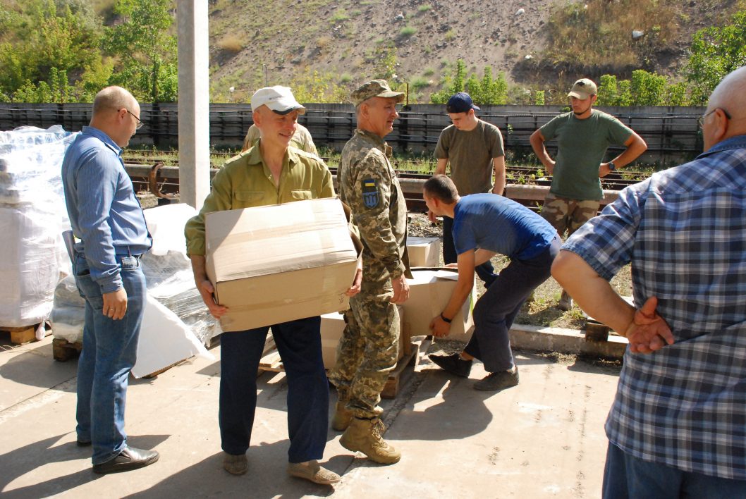 Днепровский городской совет передал военным 40 тысяч единиц необходимых вещей - рис. 1