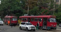 В Днепре на Богдана Хмельницкого трамвай сошел с рельсов - рис. 11