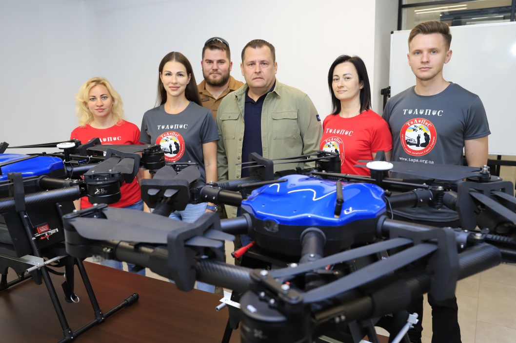 Из Днепра на фронт передали ударные дроны - рис. 1