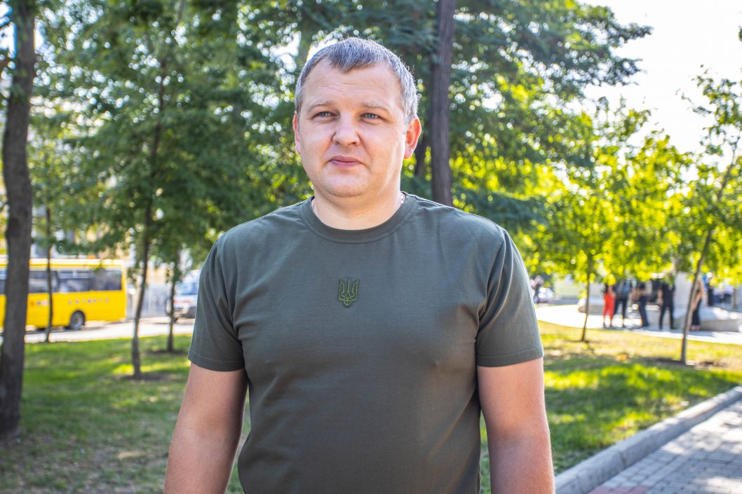 В Днепре флаг страны почтили под звуки военного оркестра (Фото) - рис. 6