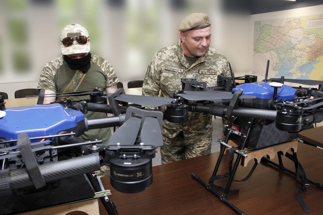 Днепр передал военным два современных беспилотника «Кажан Е620» - рис. 1