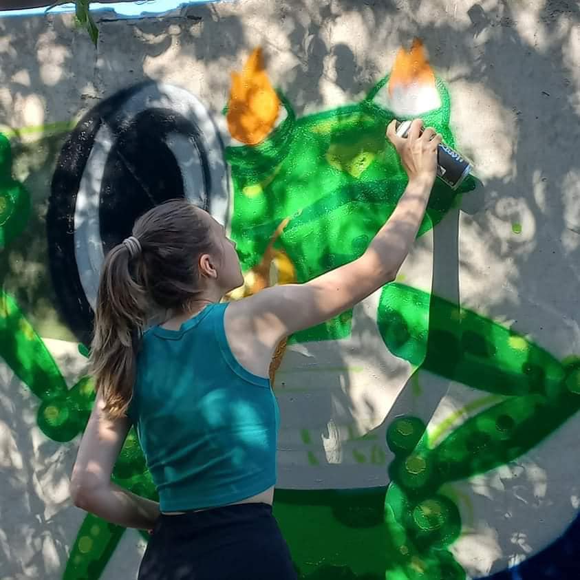 В Днепре девушка рисует влюбленных лягушек на стенах (Фото) - рис. 9