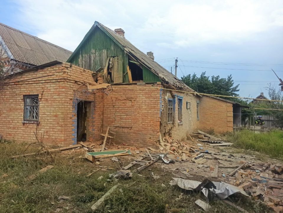 Денний обстріл Нікополя: опубліковані фото наслідків - рис. 3