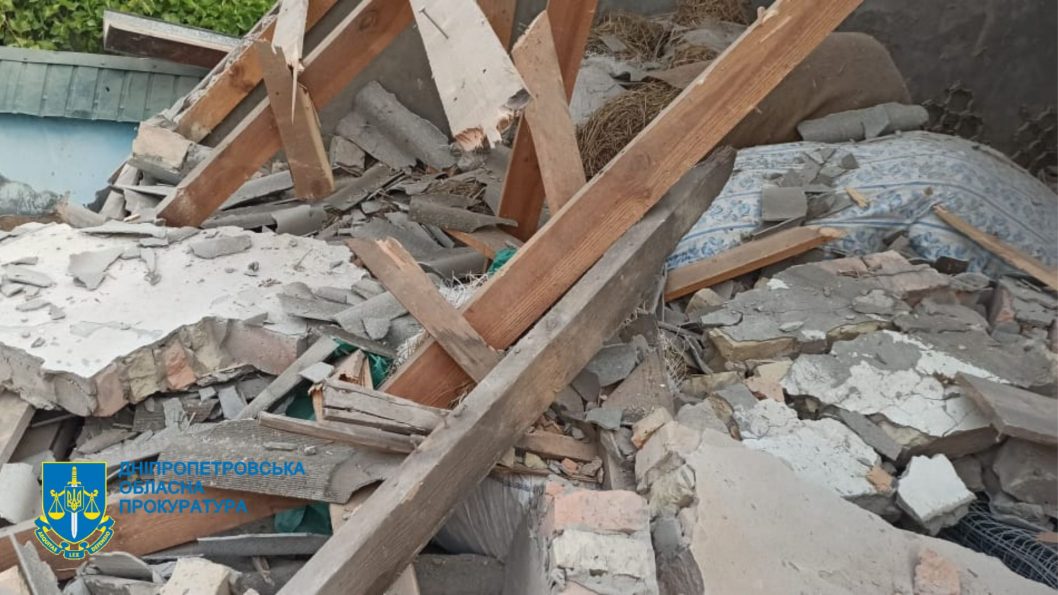 Розслідування обстрілу Нікополя: пошкоджено храм, адмінбудівлю, поранено жінку - рис. 3