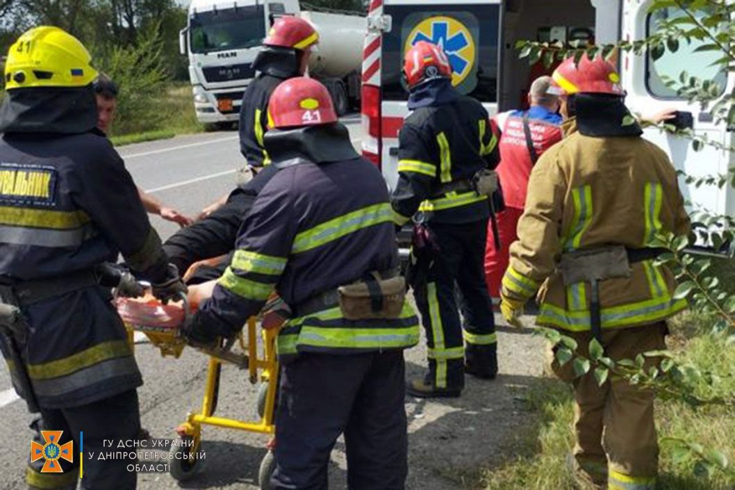 ДТП в Днепропетровской области: мужчину зажало в автомобиле (Фото) - рис. 3