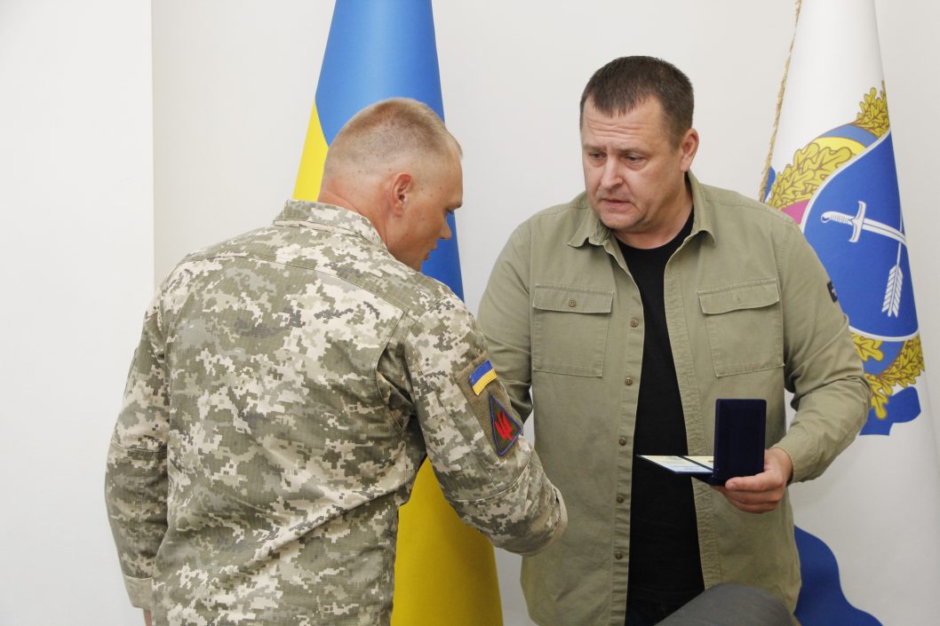 Мэр Днепра Филатов наградил военных Воздушного командования «Восток» - рис. 1