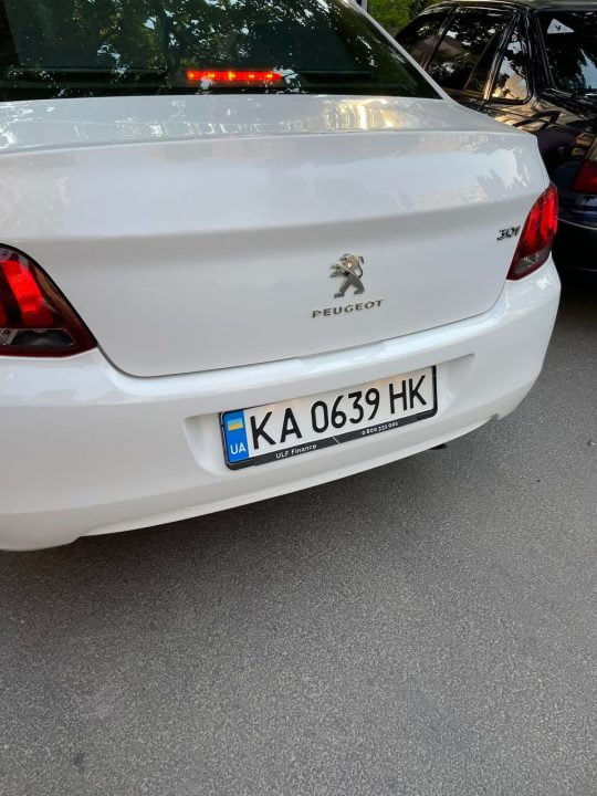 В Днепре водитель службы такси оскорблял волонтеров и угрожал им (Видео) - рис. 1