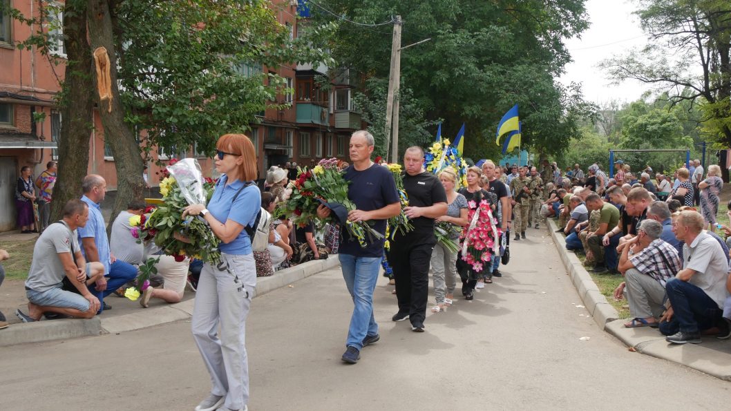 В Покрове провели в последний путь двух защитников Украины, погибших в Донецкой области - рис. 3