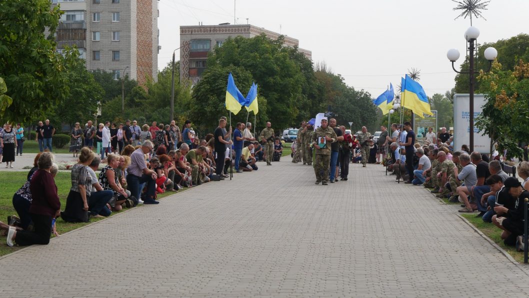 В Покрове провели в последний путь двух защитников Украины, погибших в Донецкой области - рис. 4