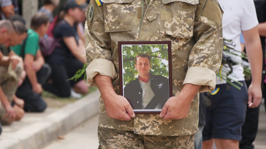 В Покрове провели в последний путь двух защитников Украины, погибших в Донецкой области - рис. 2