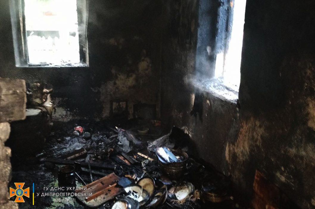 На Дніпропетровщині внаслідок пожежі в житловому будинку постраждав чоловік - рис. 1