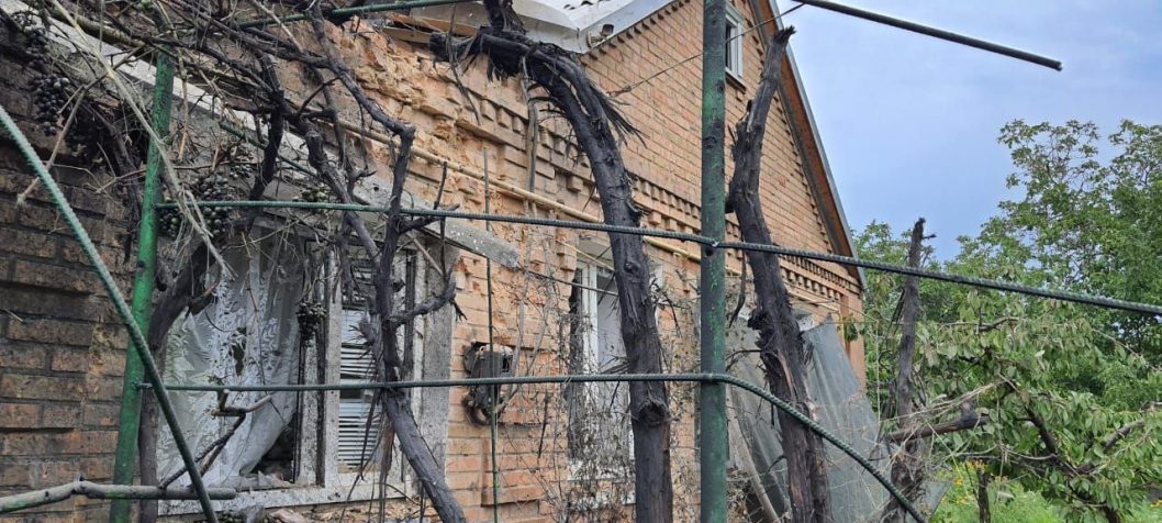 Денний обстріл Нікополя: опубліковані фото наслідків - рис. 4