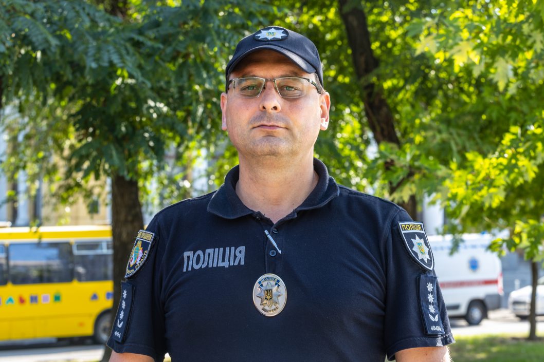 В Днепре флаг страны почтили под звуки военного оркестра (Фото) - рис. 11