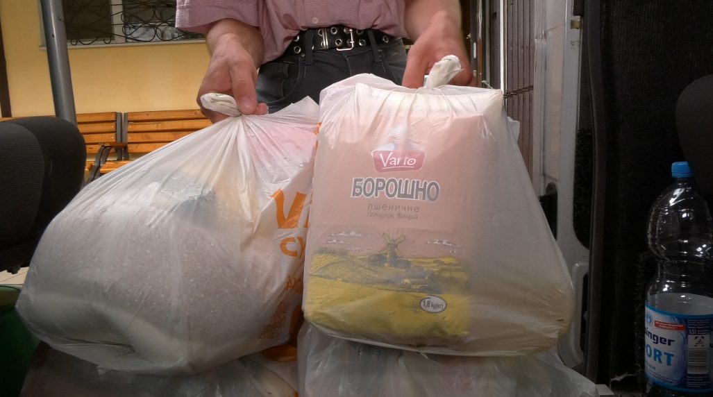 Более 320 продуктовых наборов получил Днепровский городской терцентр для своих подопечных в рамках благотворительного проекта - рис. 6