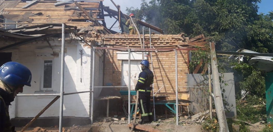 Денний обстріл Нікополя: опубліковані фото наслідків - рис. 5