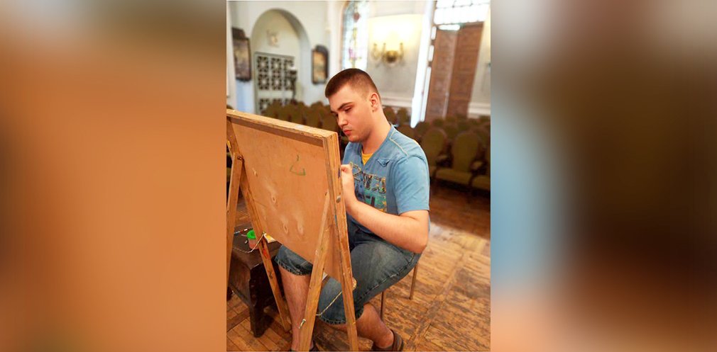 В Днепре художник с аутизмом создает картины об Азовстали и Украинской Мечте - рис. 1