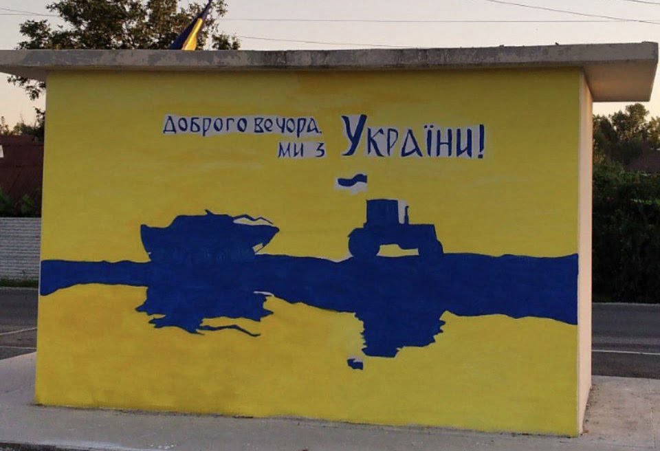 На Дніпропетровщині зробили патріотичну зупинку громадського транспорту - рис. 1