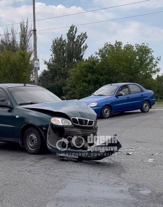 У Дніпрі на Кайдацькому мосту зіткнулися два легковики (Фото) - рис. 1