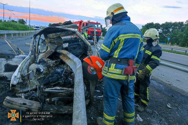 Смертельное ДТП: в Днепровском районе легковой автомобиль влетел в отбойник - рис. 2