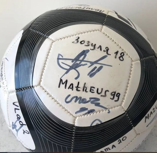 У Дніпрі розіграють футболку воротаря ФК “Дніпро” та м'яч із автографами футболістів (Фото) - рис. 3