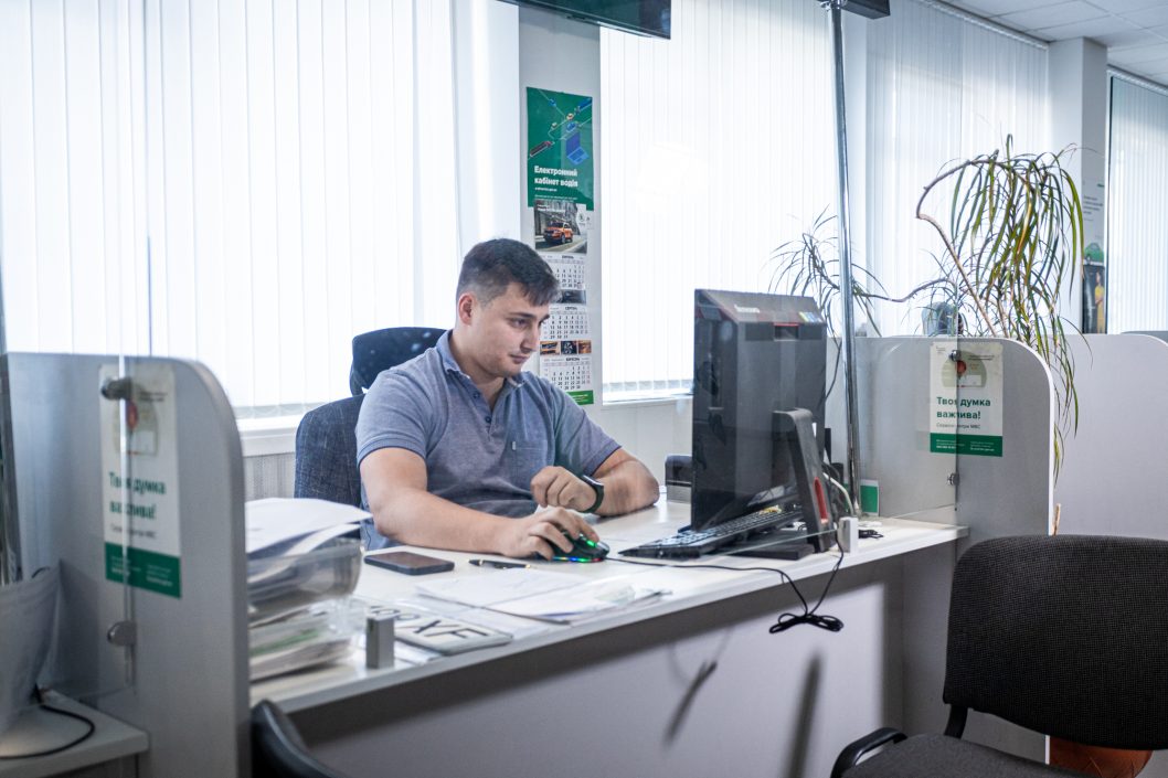 На Дніпропетровщині водійські права отримуватимуть за новими правилами - рис. 1