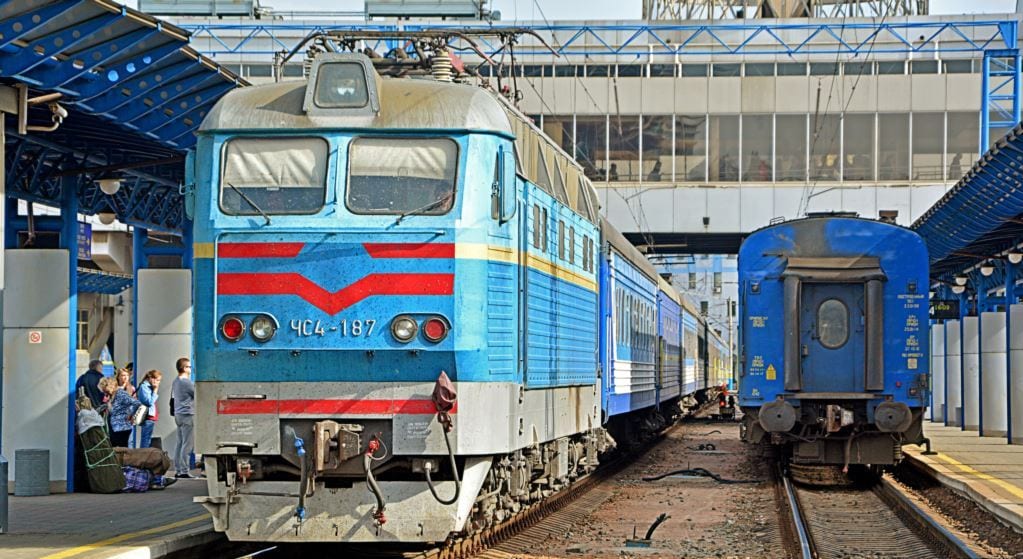 “Укрзалізниця” запускает дополнительный поезд на Западную Украину через Днепропетровщину - рис. 1