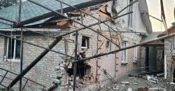 Никополь подвергся ночному обстрелу: разрушено много жилых домов (Фото) - рис. 7