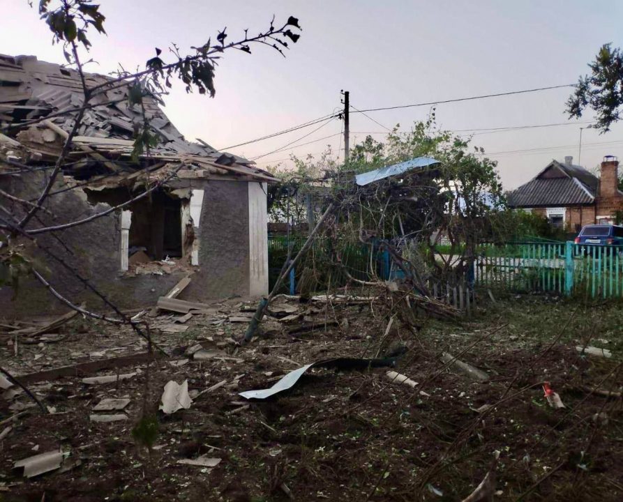 Російські окупанти накрили вогнем три райони Дніпропетровщини: є поранені та руйнування (Фото) - рис. 3