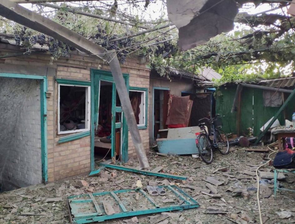 Російські окупанти накрили вогнем три райони Дніпропетровщини: є поранені та руйнування (Фото) - рис. 4