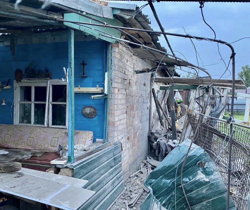 Оккупанты обстреляли три района Днепропетровщины: есть разрушения, сгорело одно предприятие (Фото) - рис. 3