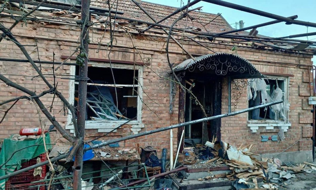 Обстреляны четыре громады на Днепропетровщине: в Никополе 1500 домов остались без света (Фото) - рис. 1