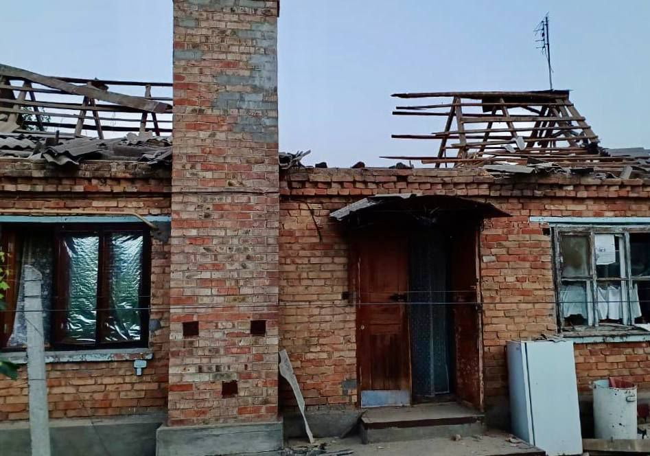 Обстреляны четыре громады на Днепропетровщине: в Никополе 1500 домов остались без света (Фото) - рис. 6