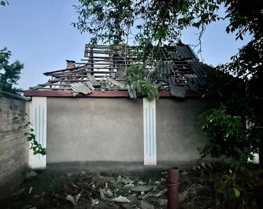 По Никопольскому району оккупанты выпустили 60 снарядов из “Градов”: ранены два человека - рис. 4