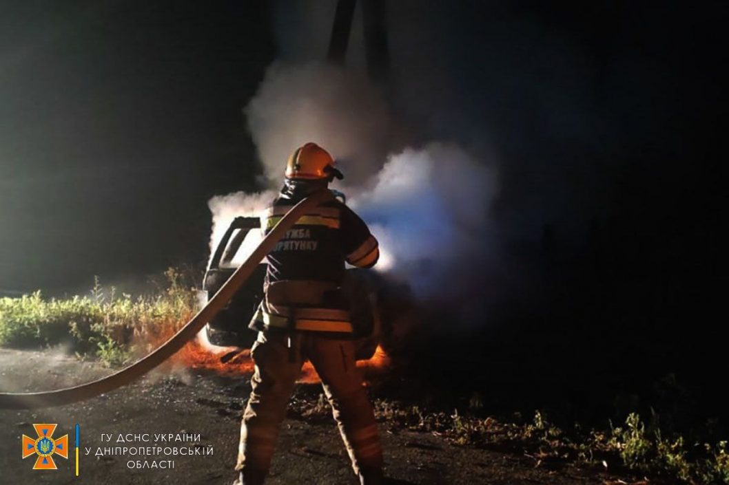 На Днепропетровщине в результате ДТП дотла сгорел легковой автомобиль - рис. 5