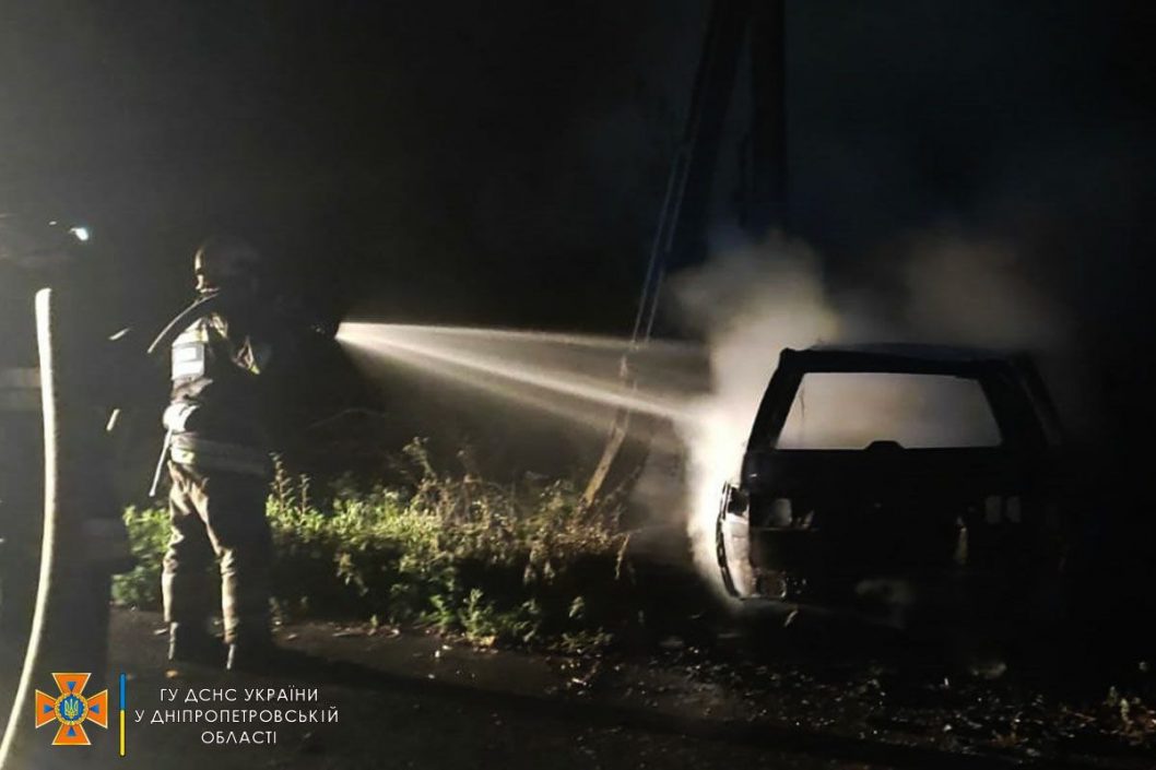На Днепропетровщине в результате ДТП дотла сгорел легковой автомобиль - рис. 6