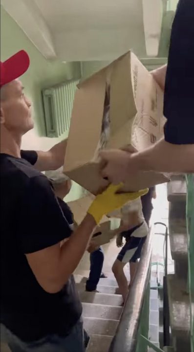 Волонтеры Днепра продолжают эвакуировать людей и доставлять гуманитарную помощь (Фото) - рис. 10