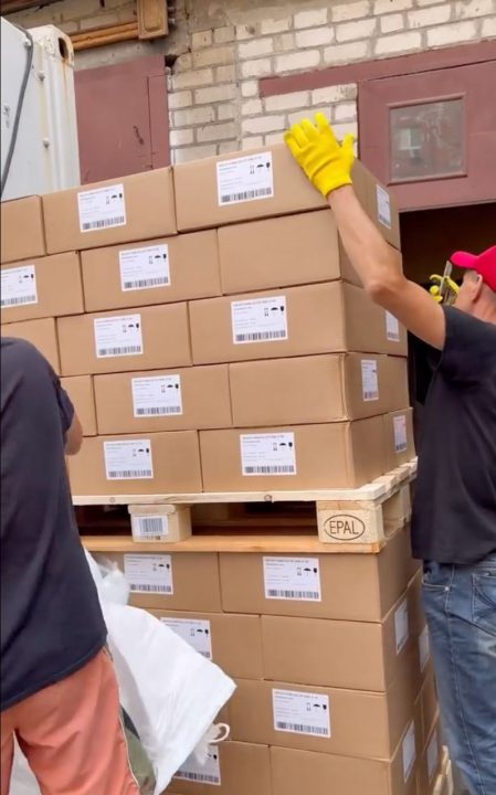 Волонтеры Днепра продолжают эвакуировать людей и доставлять гуманитарную помощь (Фото) - рис. 12