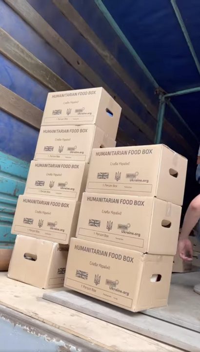 Волонтеры Днепра продолжают эвакуировать людей и доставлять гуманитарную помощь (Фото) - рис. 9