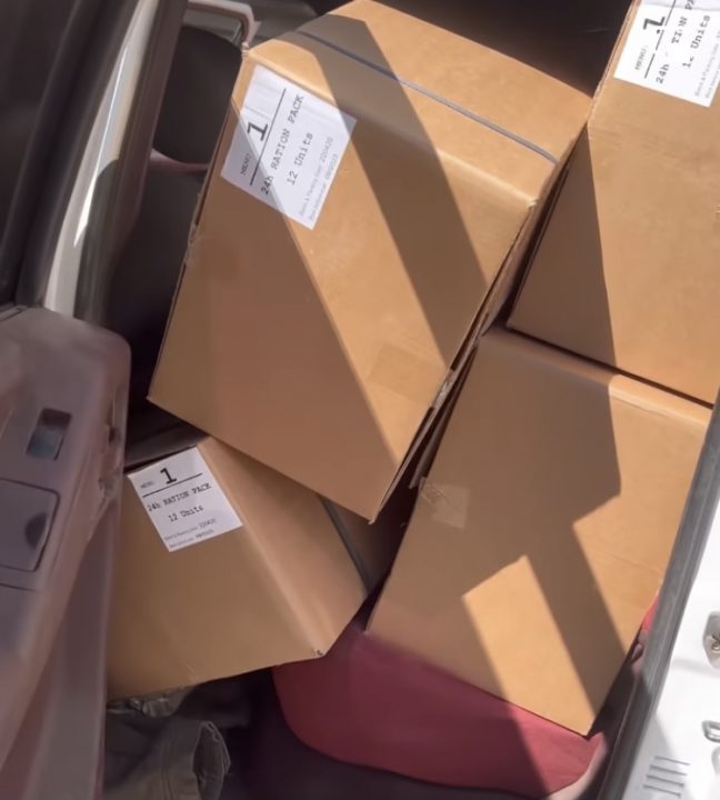 Волонтеры Днепра передали бойцам на фронт форму, лекарства и сухпайки (Фото) - рис. 4