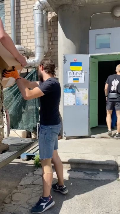 Волонтеры Днепра передали бойцам на фронт форму, лекарства и сухпайки (Фото) - рис. 7