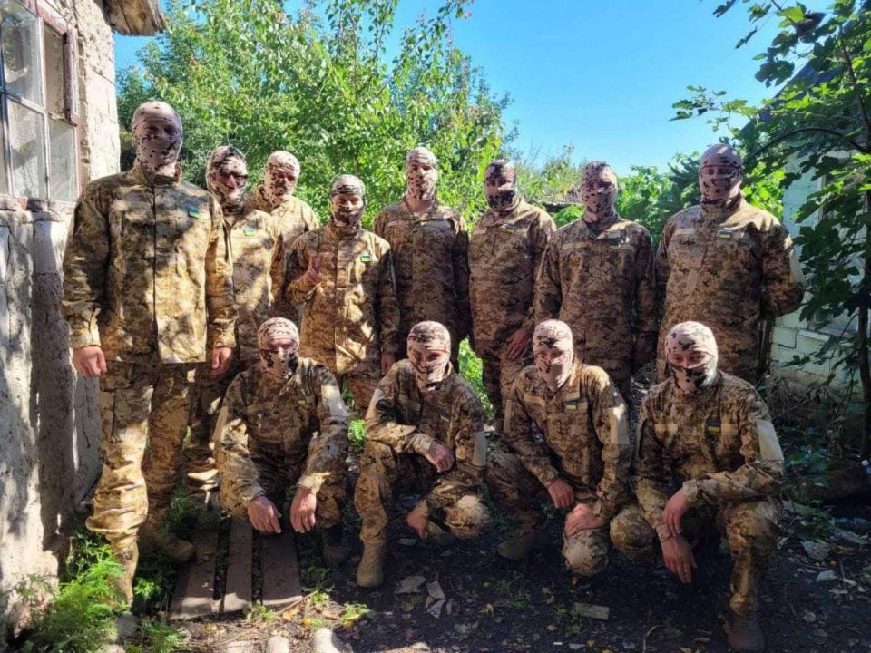 Волонтеры Днепра передали на фронт пикап, бронежилеты, помогли с эвакуацией людей (Фото) - рис. 5